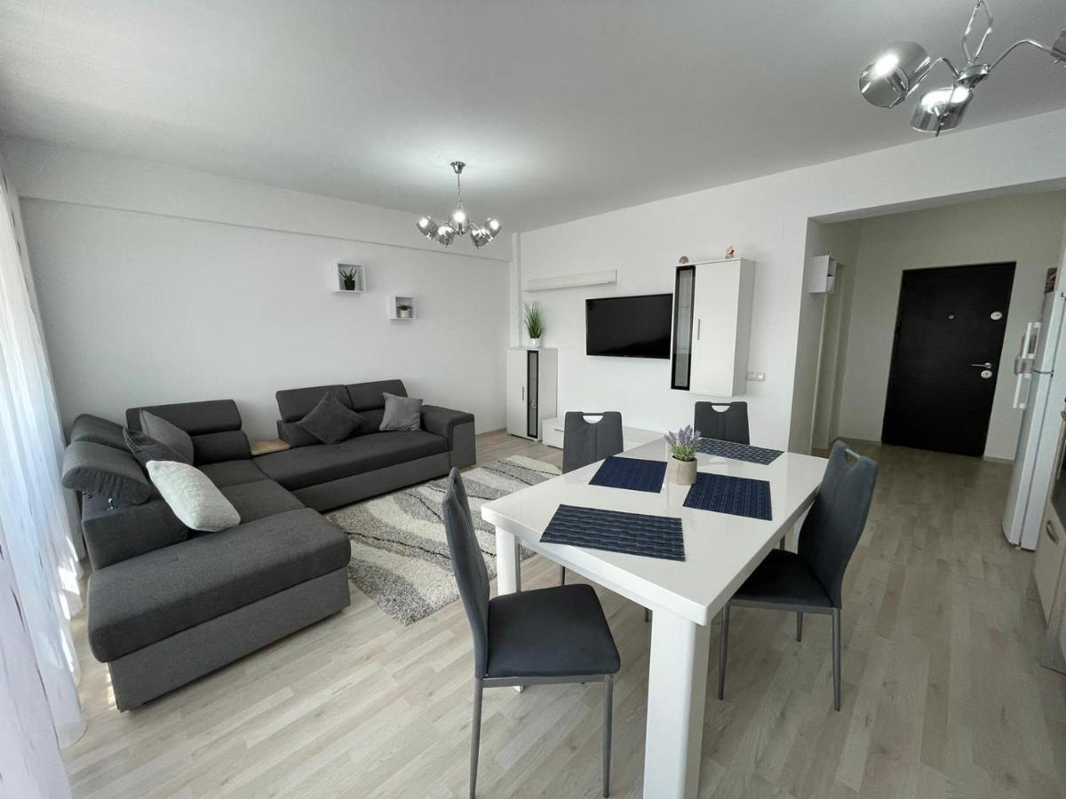 Class Deluxe Apartments Орадя Экстерьер фото