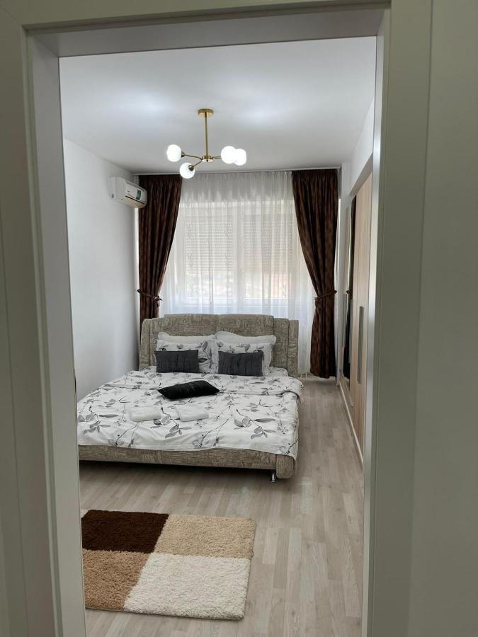 Class Deluxe Apartments Орадя Экстерьер фото