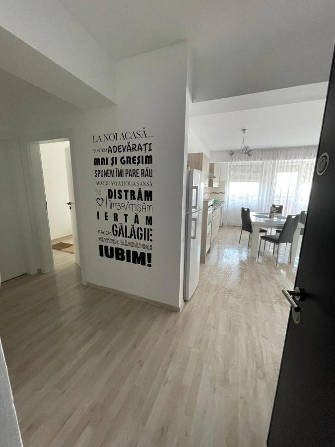 Class Deluxe Apartments Орадя Экстерьер фото
