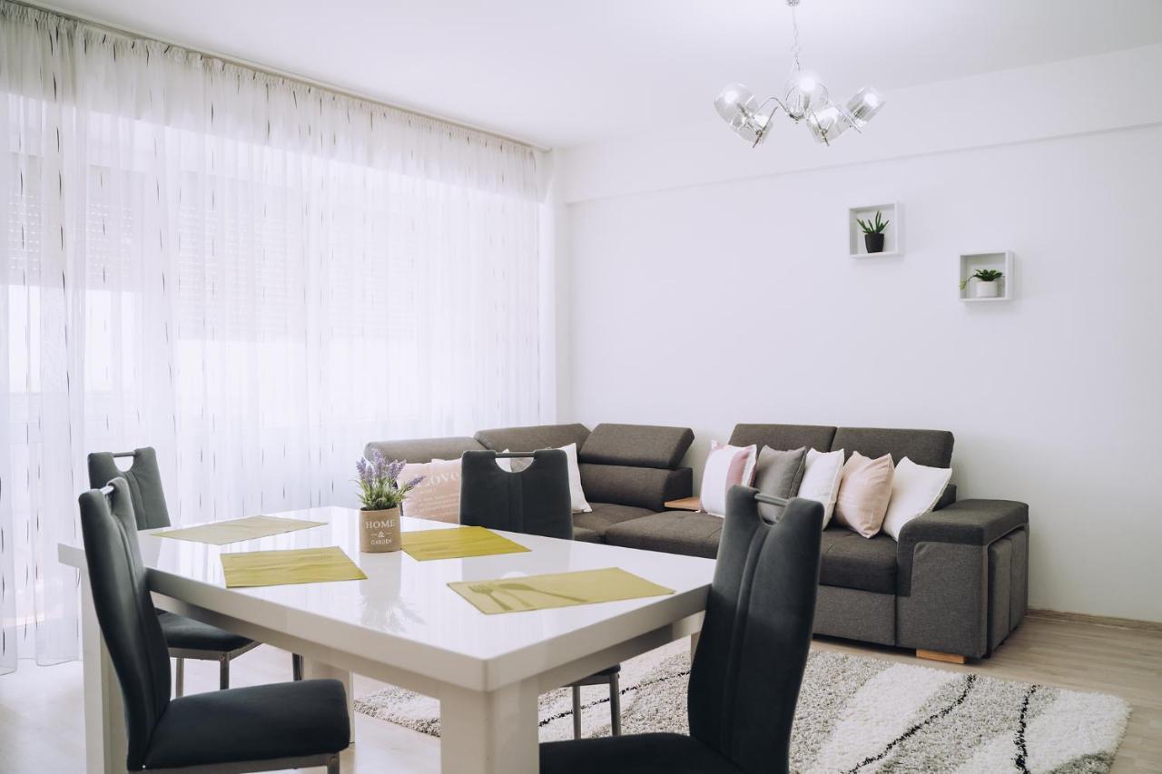 Class Deluxe Apartments Орадя Экстерьер фото