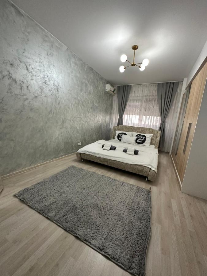 Class Deluxe Apartments Орадя Экстерьер фото