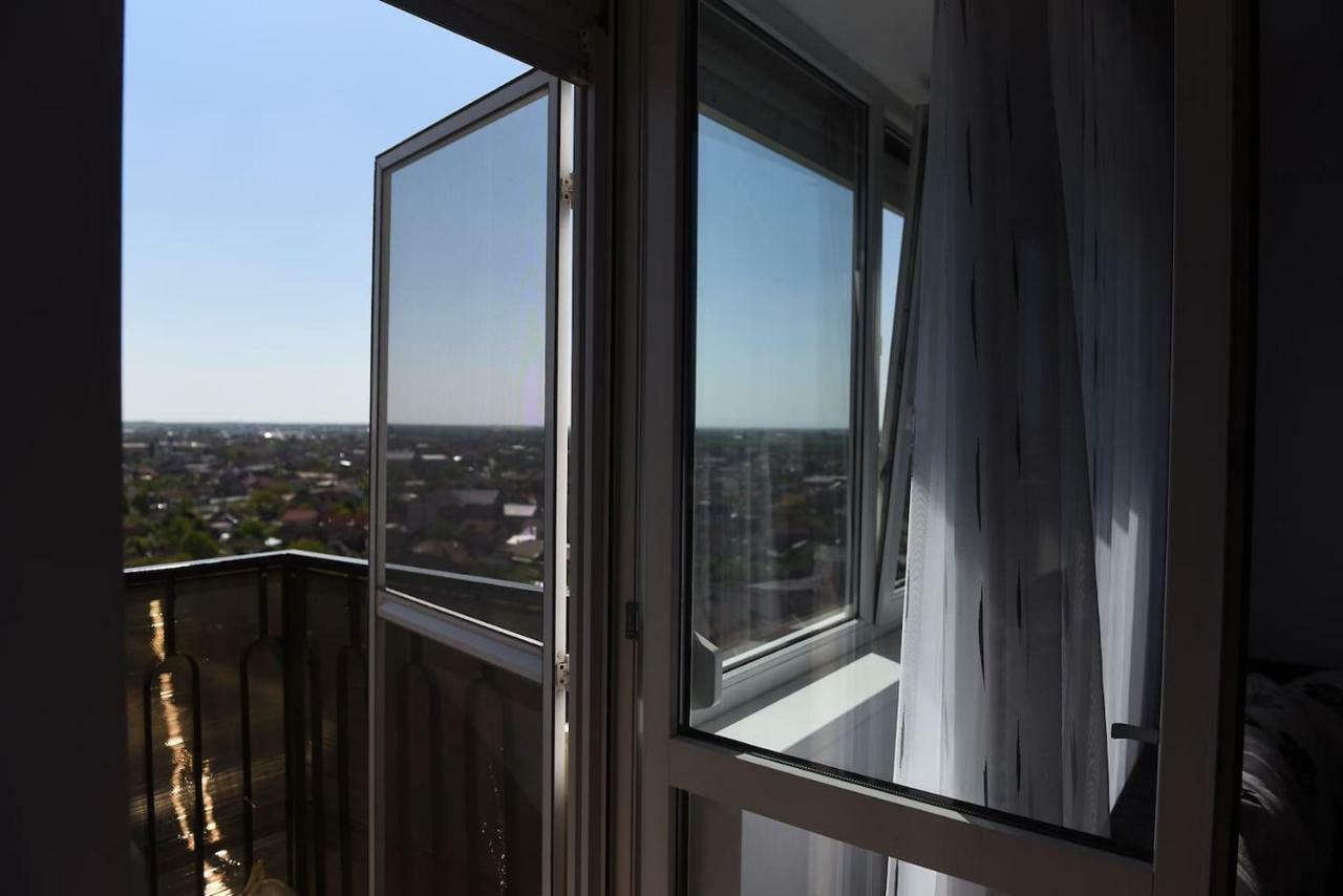 Class Deluxe Apartments Орадя Экстерьер фото